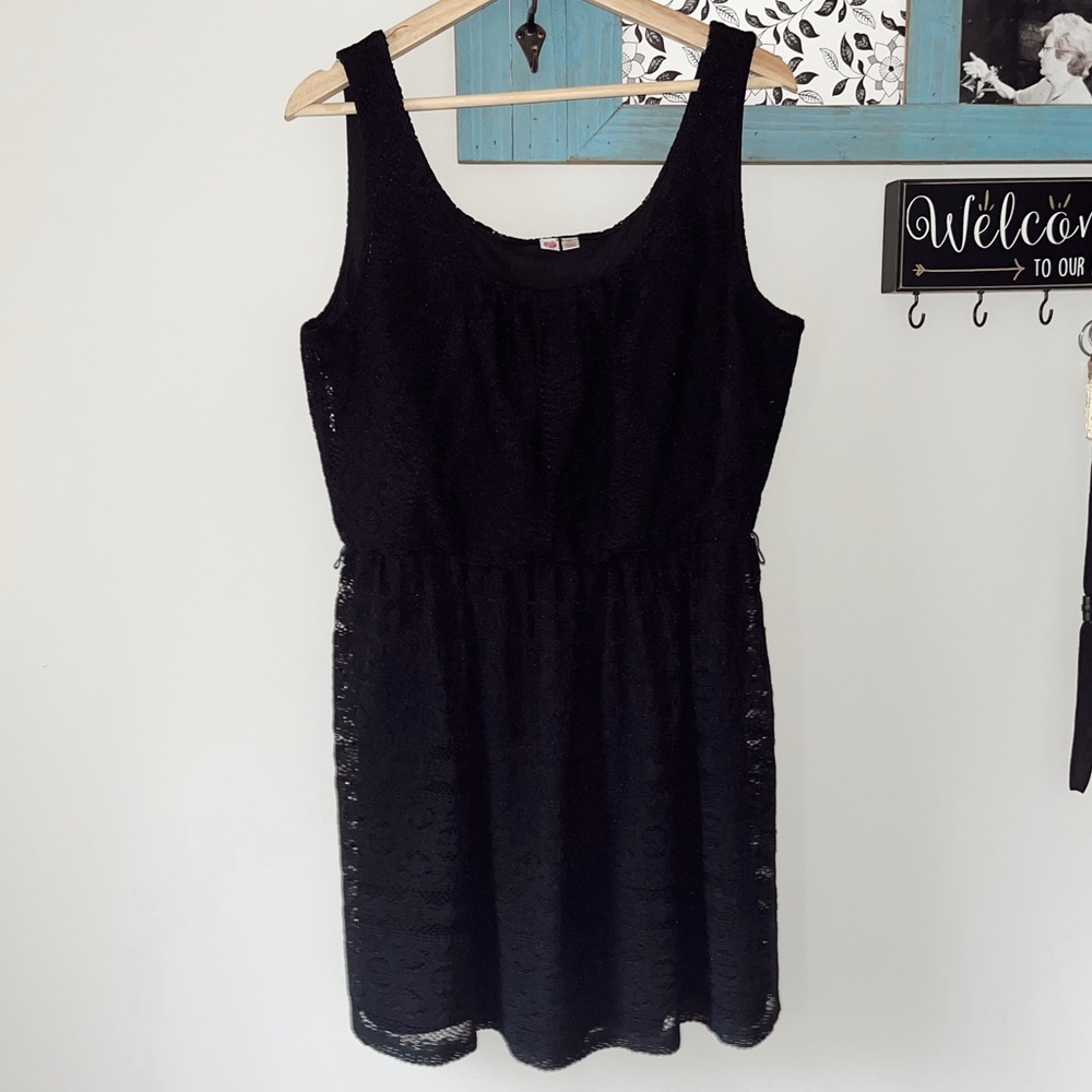 black lace formal dress